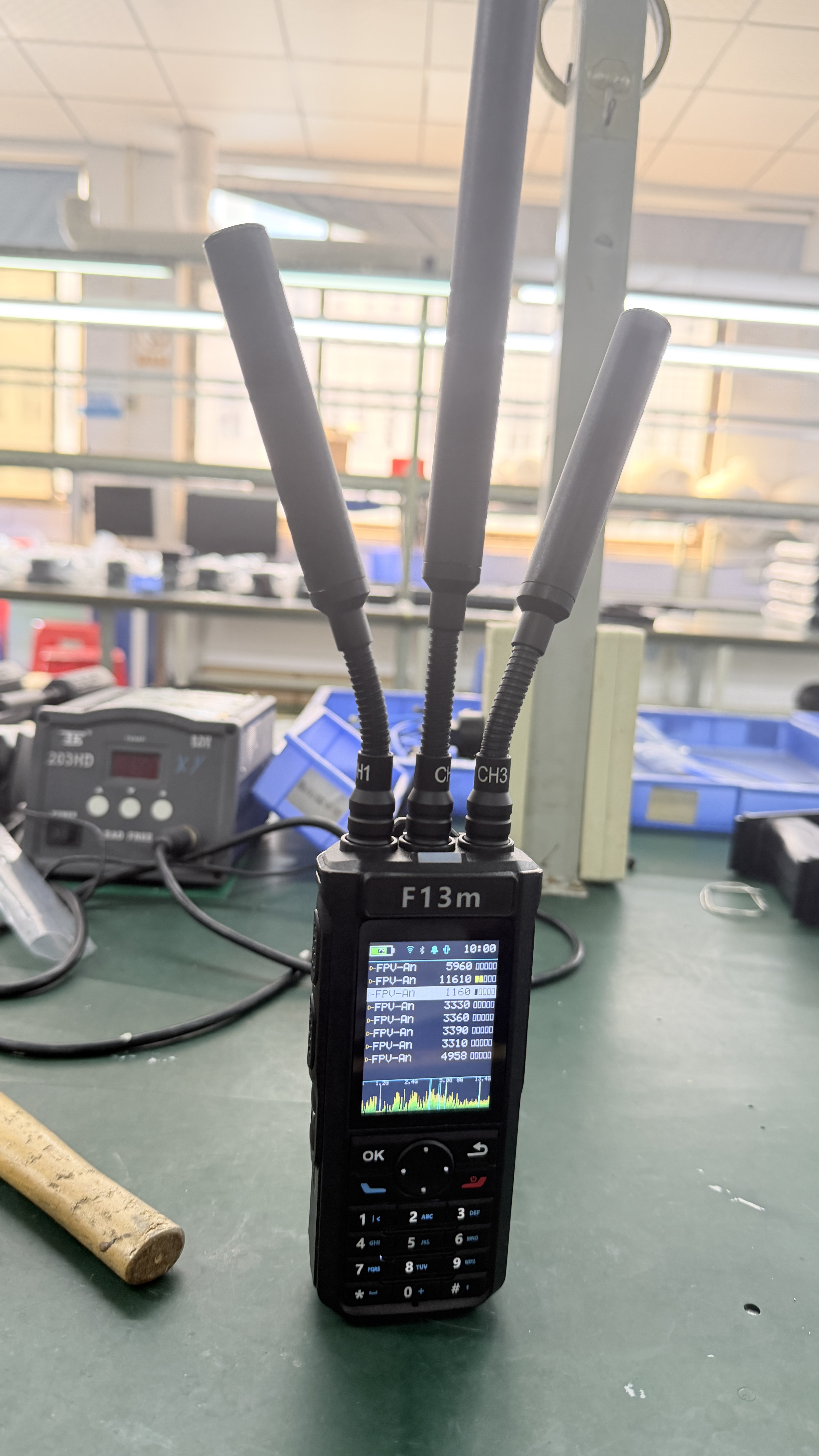 F13 3km Handheld Detector Radar 300-13400MHz Portable Drone Detection System Support Extend RF Uav Jammer photo 2